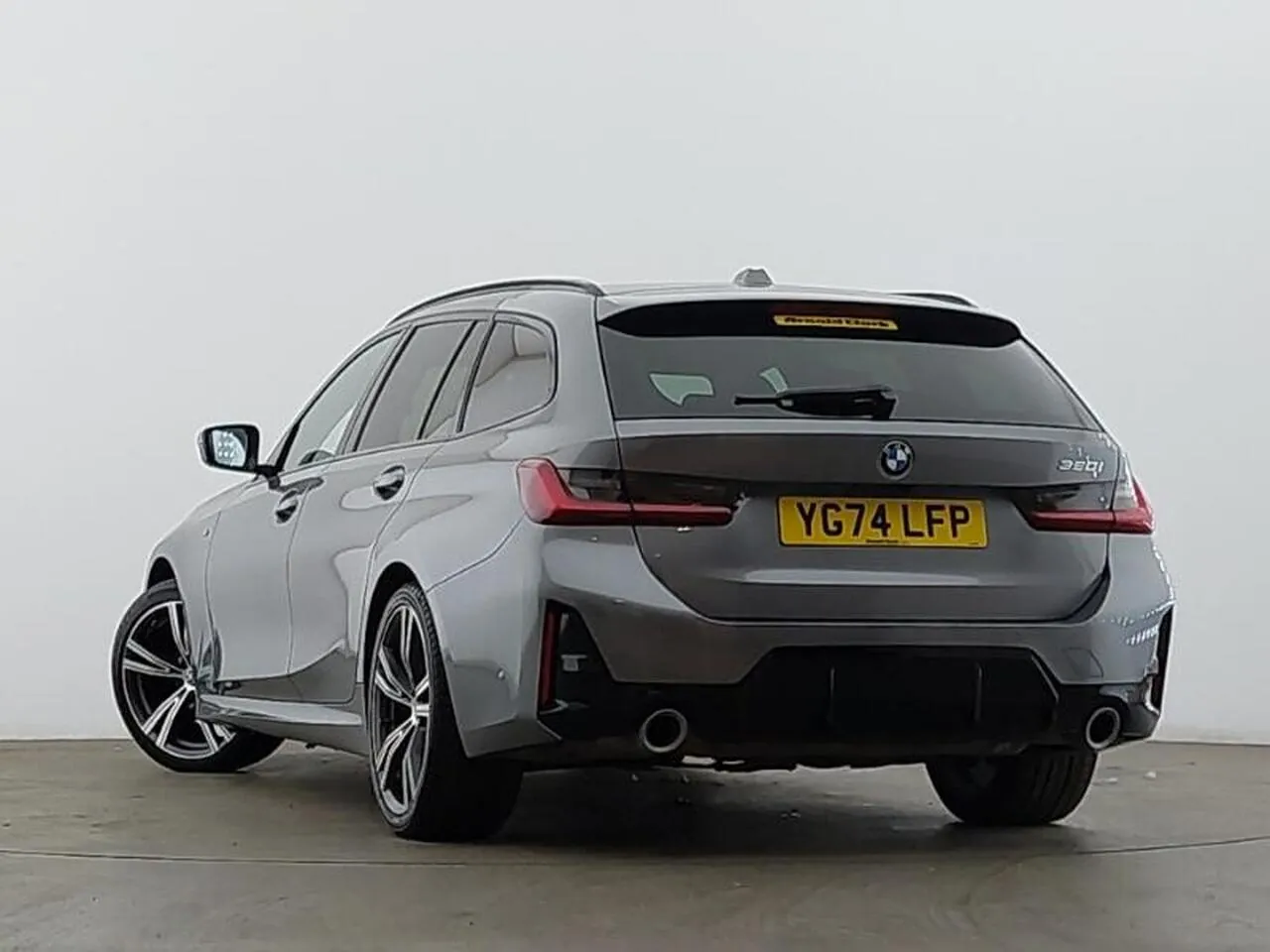 BMW 3 Series 2024 photo 2