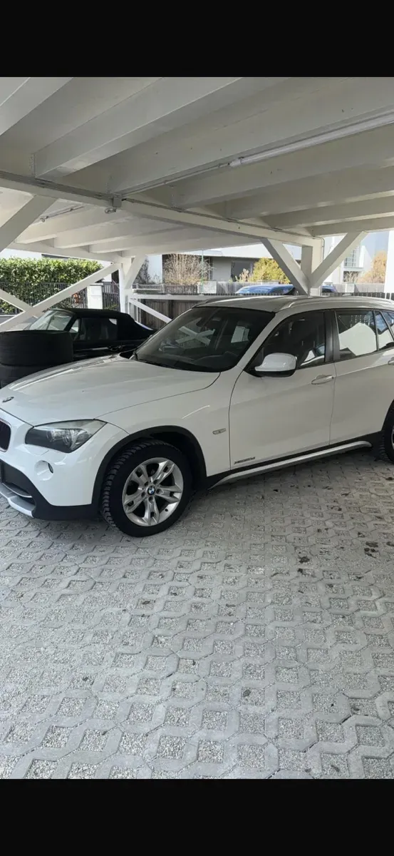 BMW Ix1 2010 photo 3
