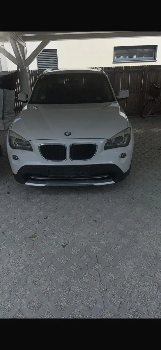 BMW Ix1 2010 photo 2