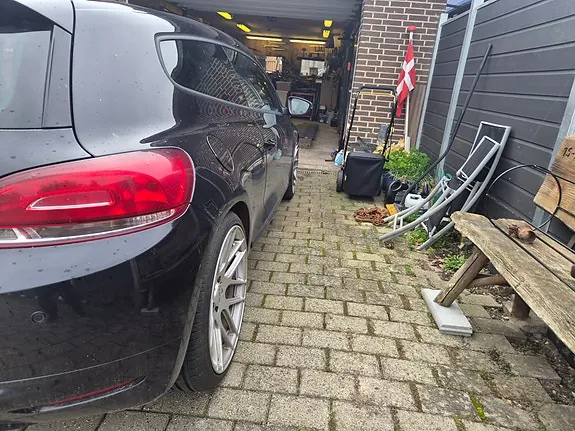 Volkswagen Scirocco 2010 photo 2