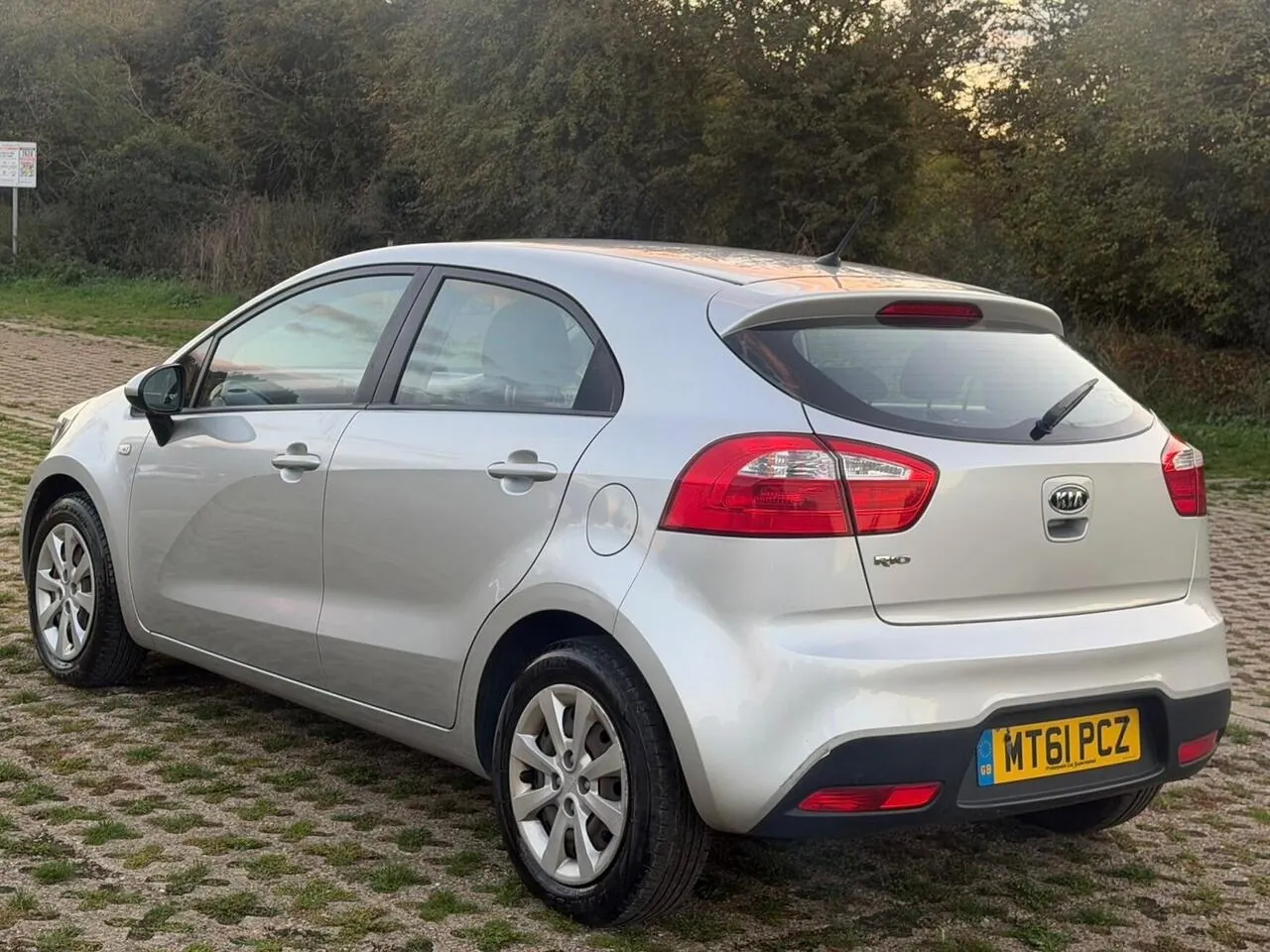Kia Rio 2011 photo 4