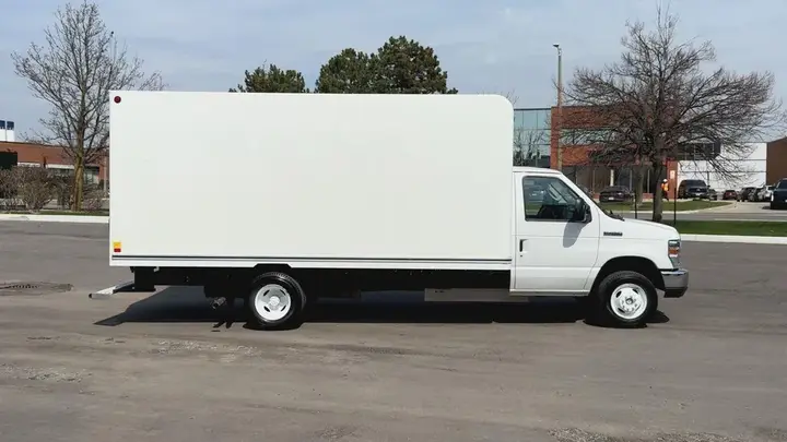 Ford E-450 2019 photo 2