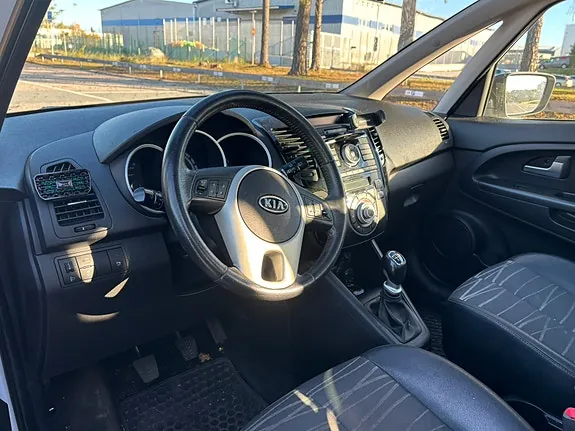 Kia Venga 2010 photo 5