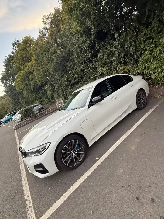 BMW 3 Series 2021 photo 2