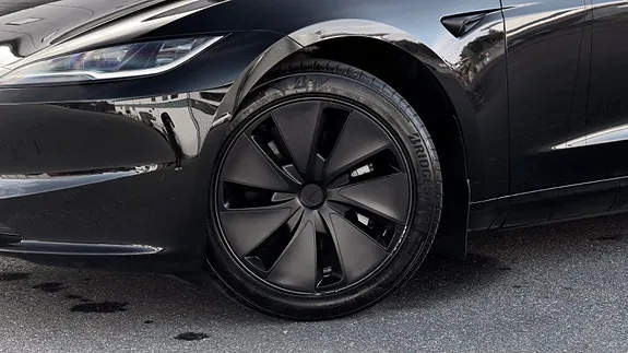 Tesla Model 3 2024 photo 3