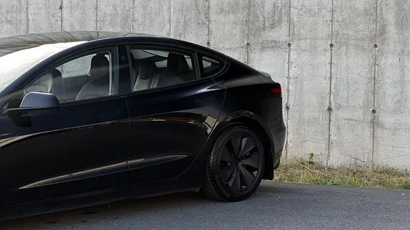 Tesla Model 3 2024 photo 4