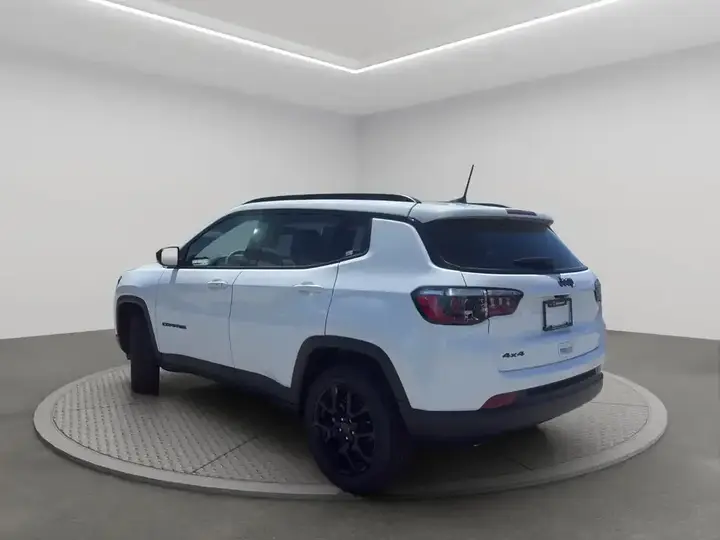 Jeep Compass 2026 photo 4