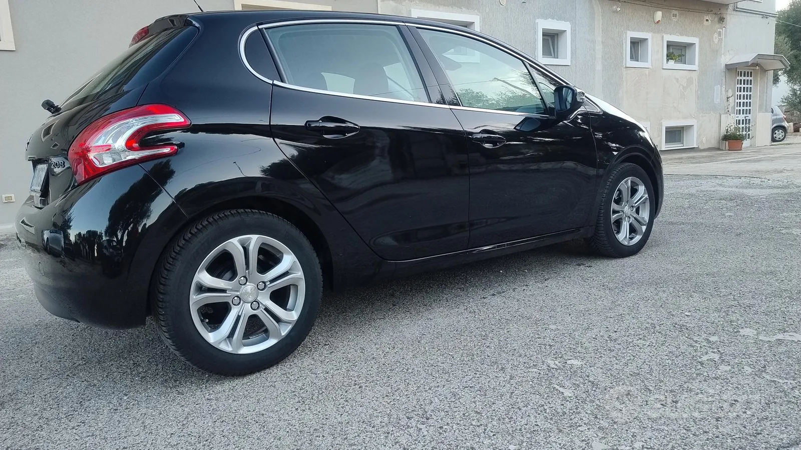 Peugeot 208 2014 photo 3