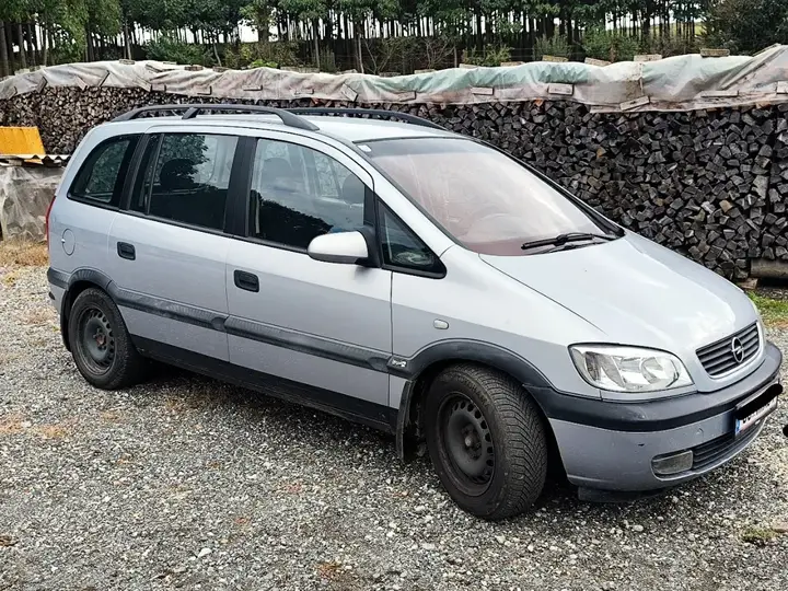 Opel Zafira 2000 photo 2