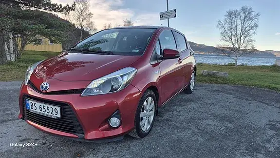 Toyota Yaris 2013 photo 2