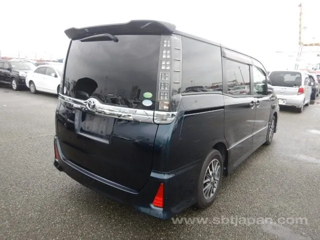 Toyota Voxy Zs 2014 photo 4