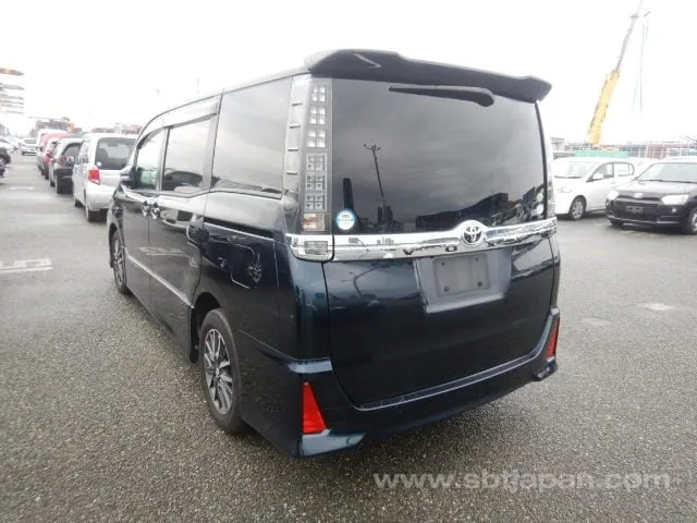 Toyota Voxy Zs 2014 photo 3