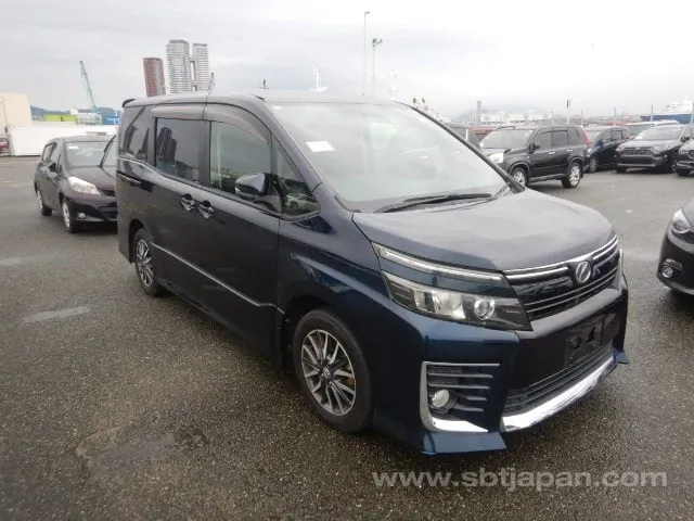 Toyota Voxy Zs
