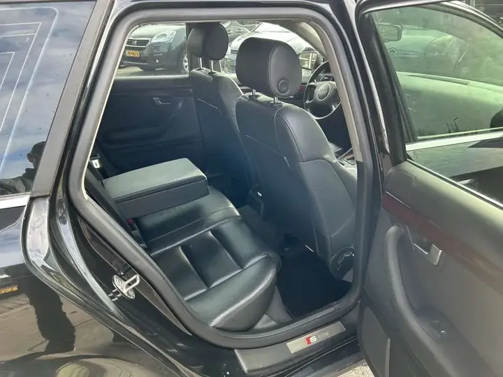 Audi A4 Avant 2004 photo 4