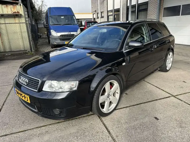 Audi A4 Avant 2004 photo 2