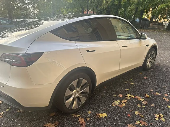 Tesla Model Y 2023 photo 4