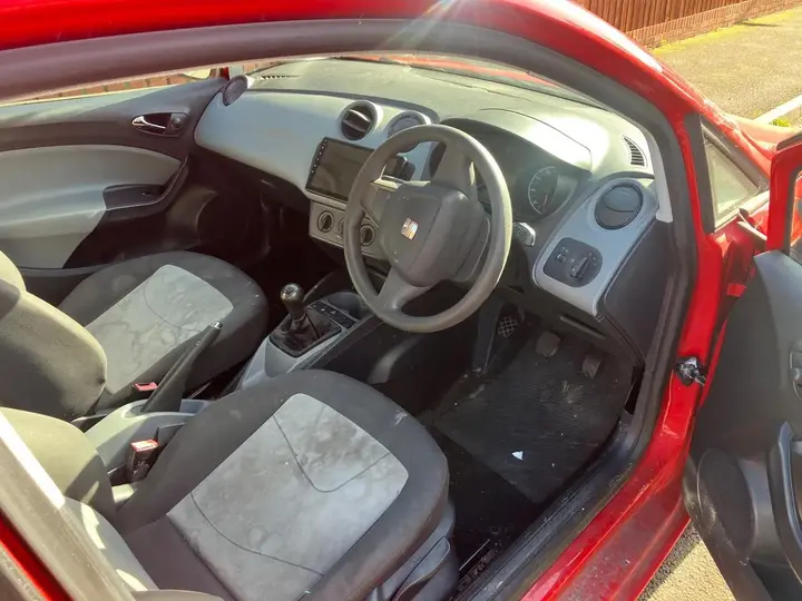 Seat Ibiza 2012 photo 2