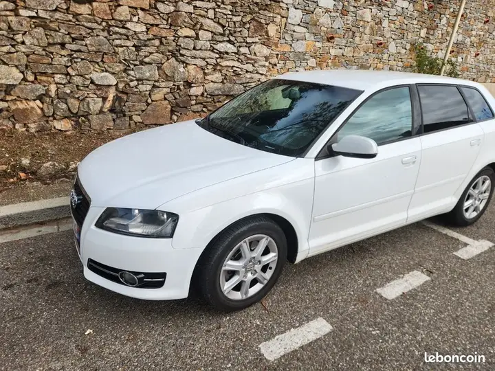 Audi A3 2011 photo 2
