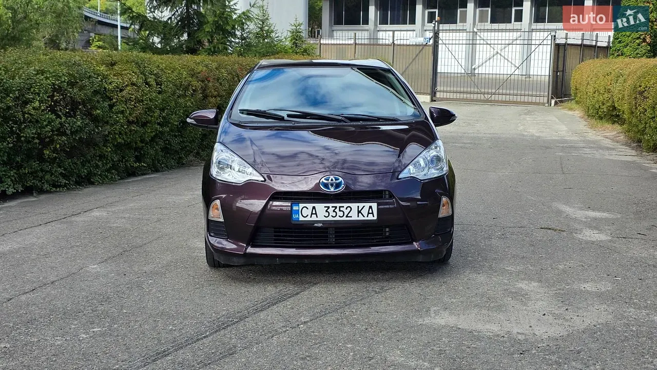 Toyota Aqua 2014 photo 2