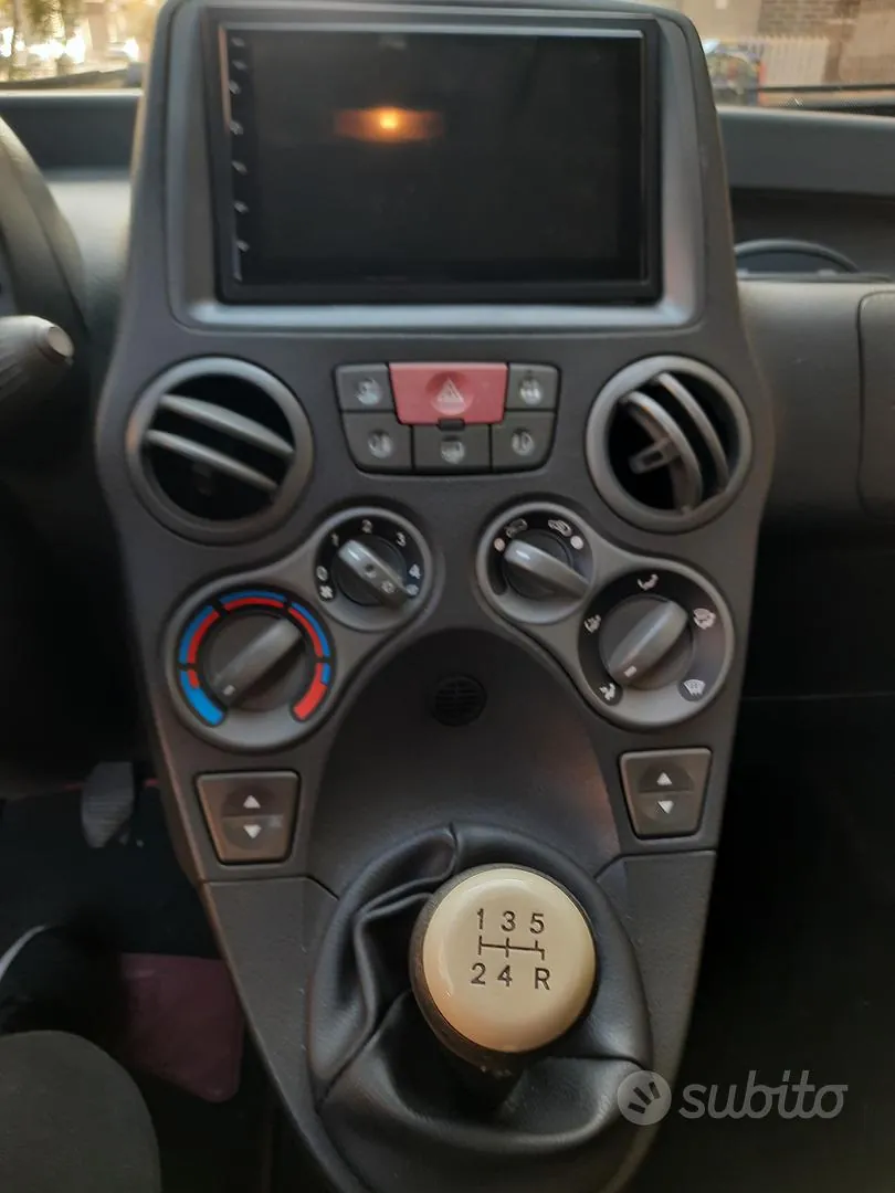 Fiat Panda 2010 photo 2