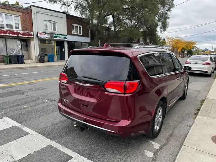 Chrysler Pacifica 2017 photo 4