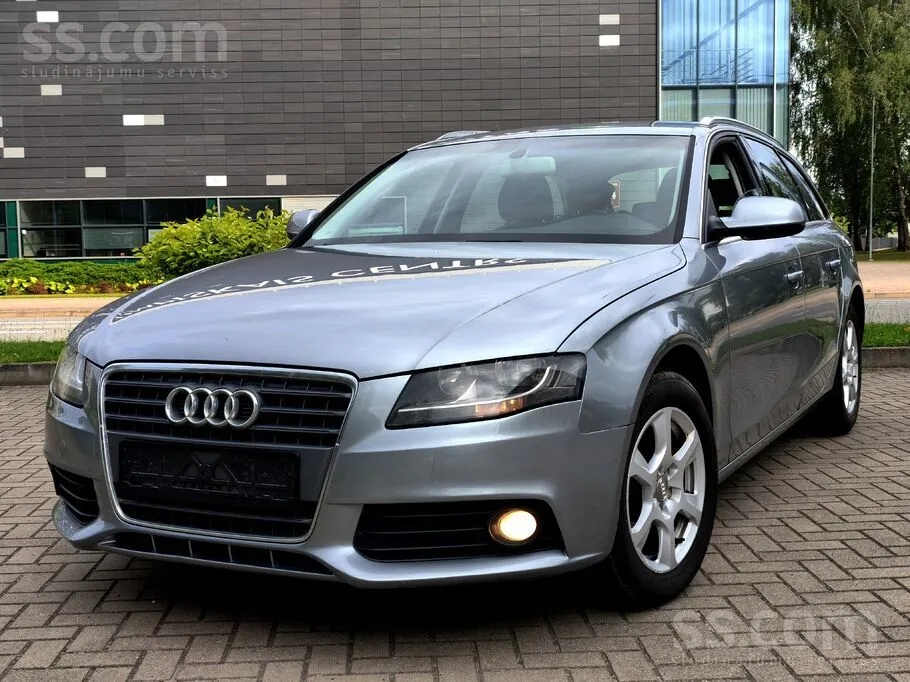Audi A4 2011 photo 2