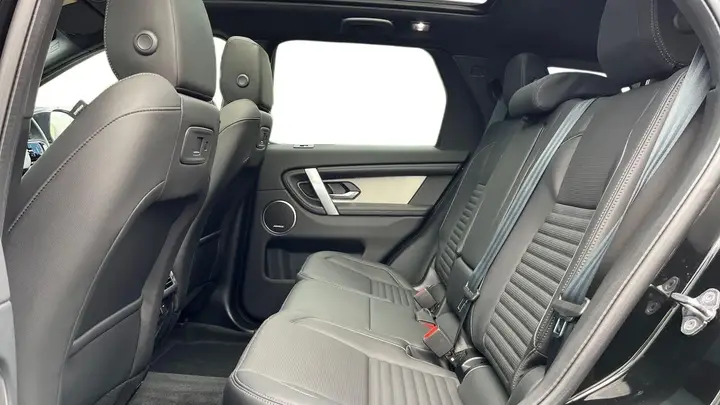 Land Rover Discovery Sport 2026 photo 4