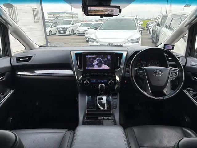 Toyota Alfaard 2018 photo 2