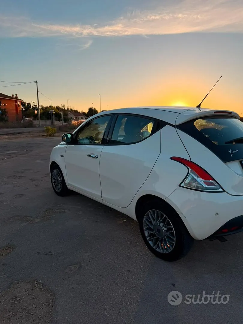 Lancia Ypsilon
