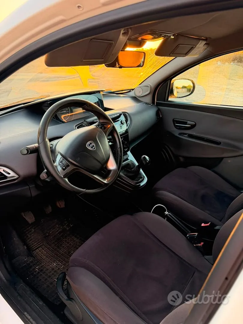Lancia Ypsilon 2012 photo 5