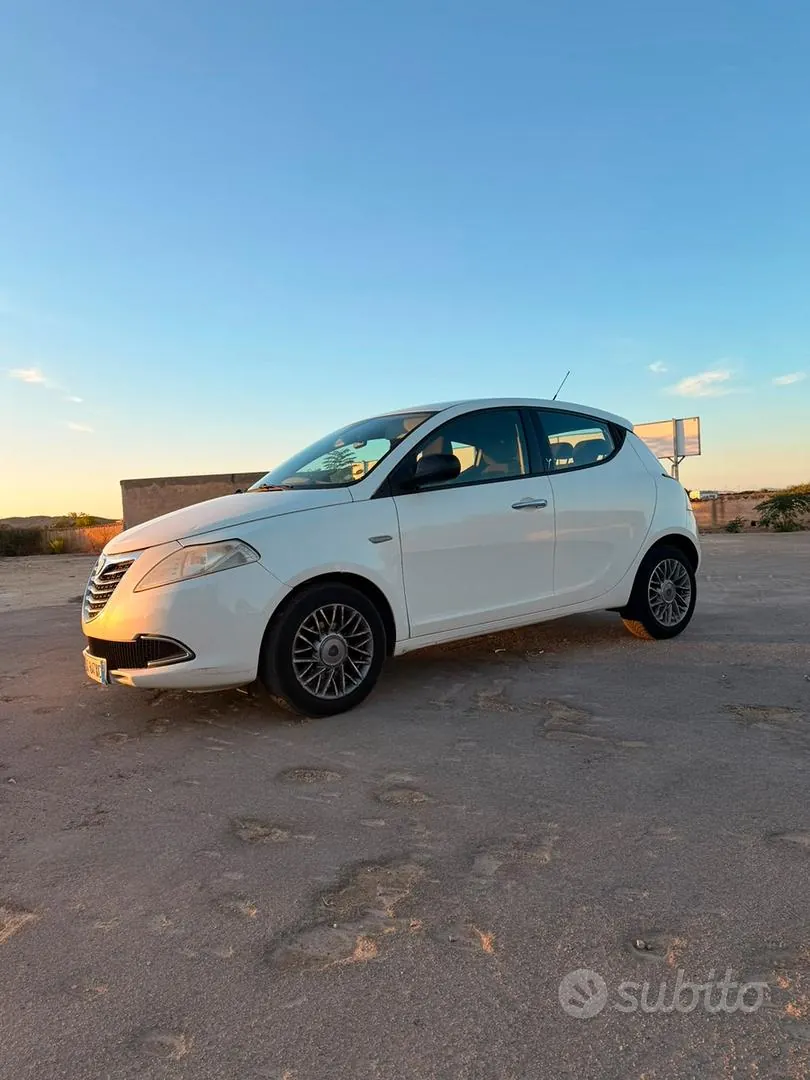 Lancia Ypsilon 2012 photo 2