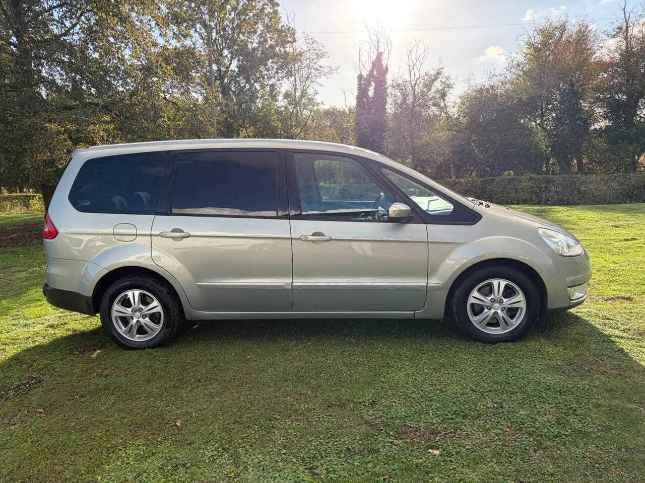 Ford Galaxy 2010 photo 5