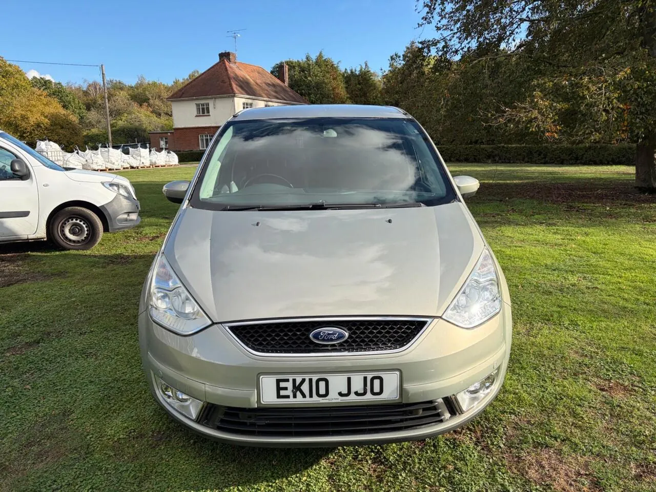 Ford Galaxy 2010 photo 3