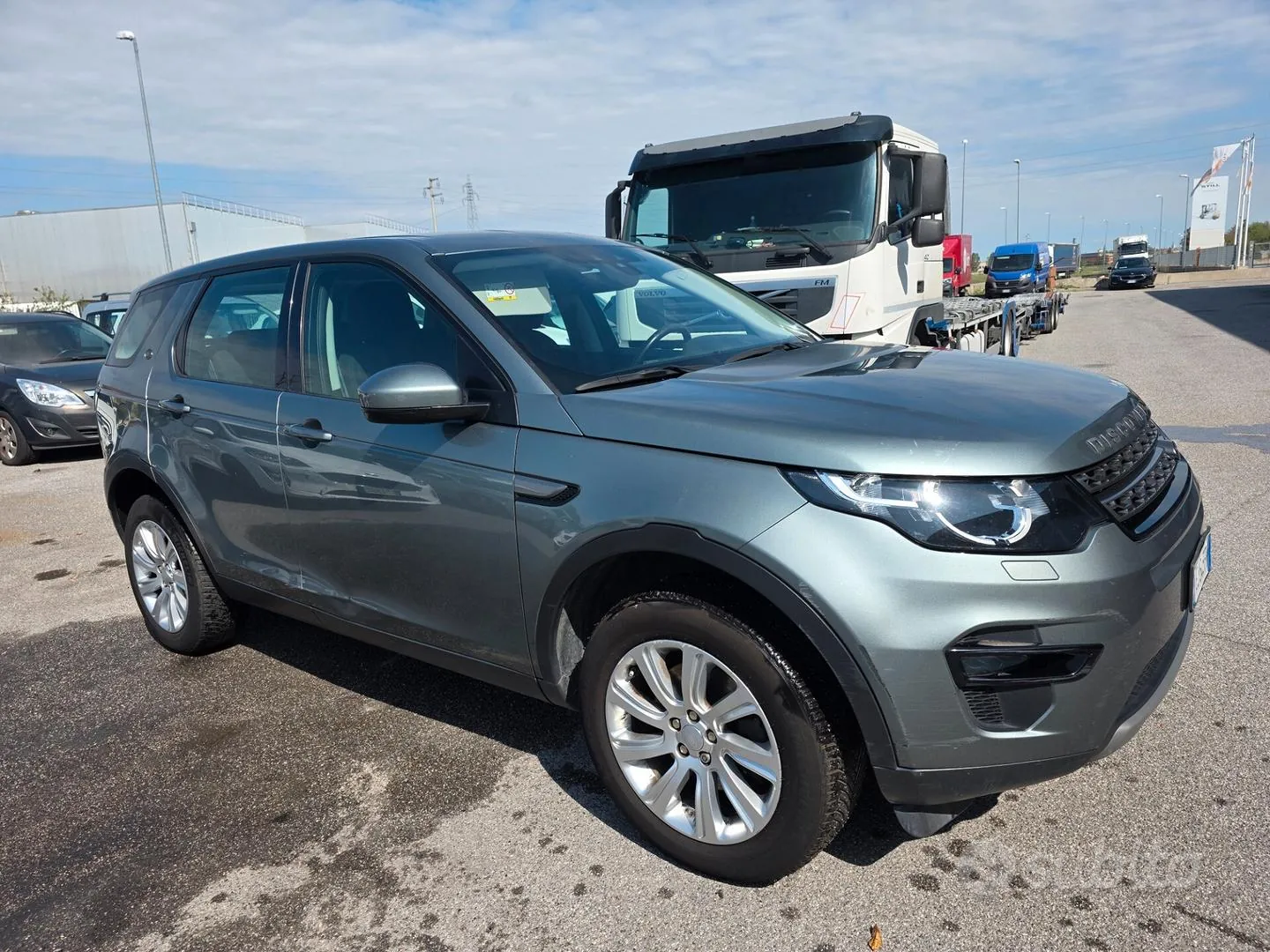 Land Rover Discovery Sport 2017 photo 2
