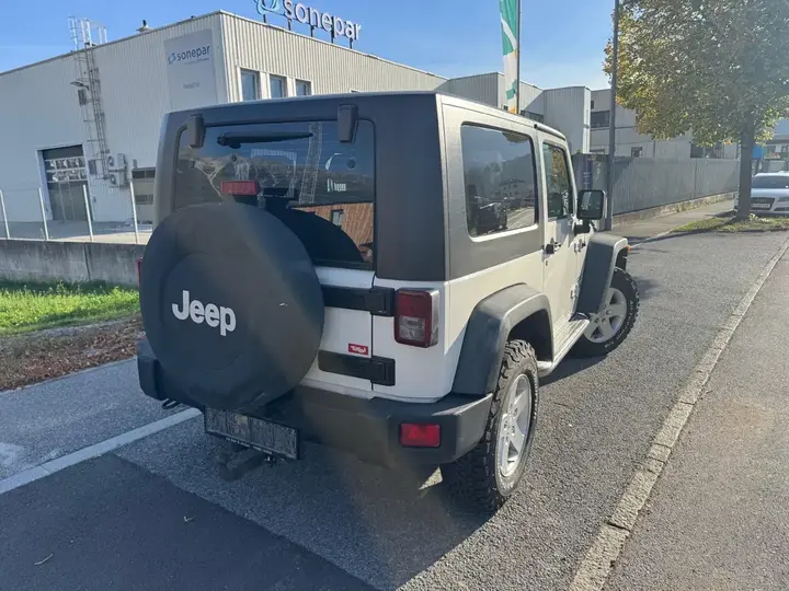 Jeep Wrangler 2010 photo 2