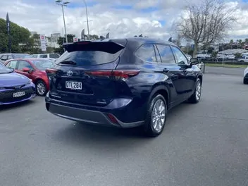 Toyota Highlander 2024 photo 3
