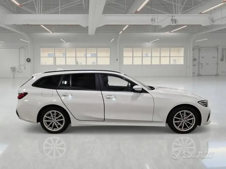 BMW 318I 2022 photo 3