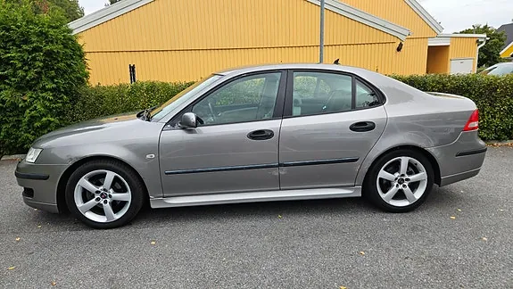 Saab 9-3 2004 photo 2