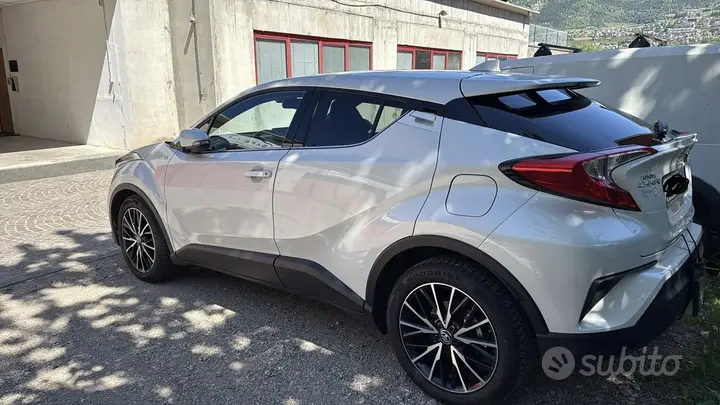 Toyota C-Hr 2018 photo 2