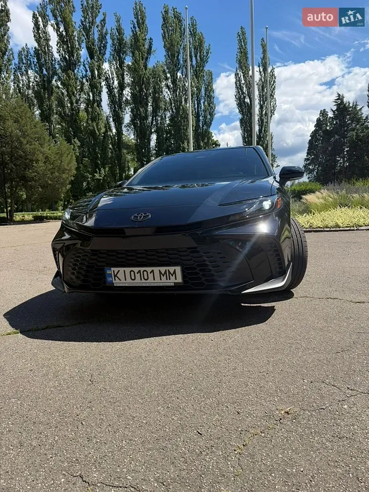 Toyota Camry 2025 photo 2