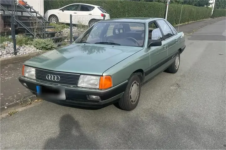 Audi 100