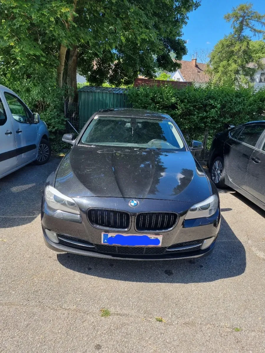 BMW 5 Series 2010 photo 2