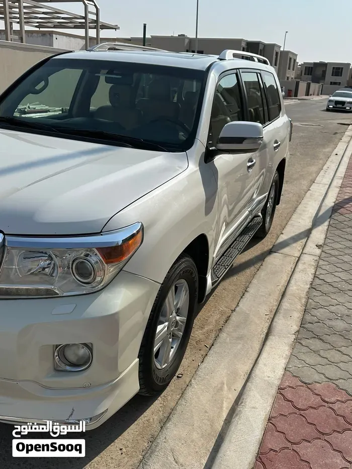 Toyota Land Cruiser 2013 photo 2