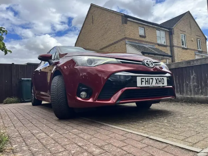 Toyota Avensis 2017 photo 2