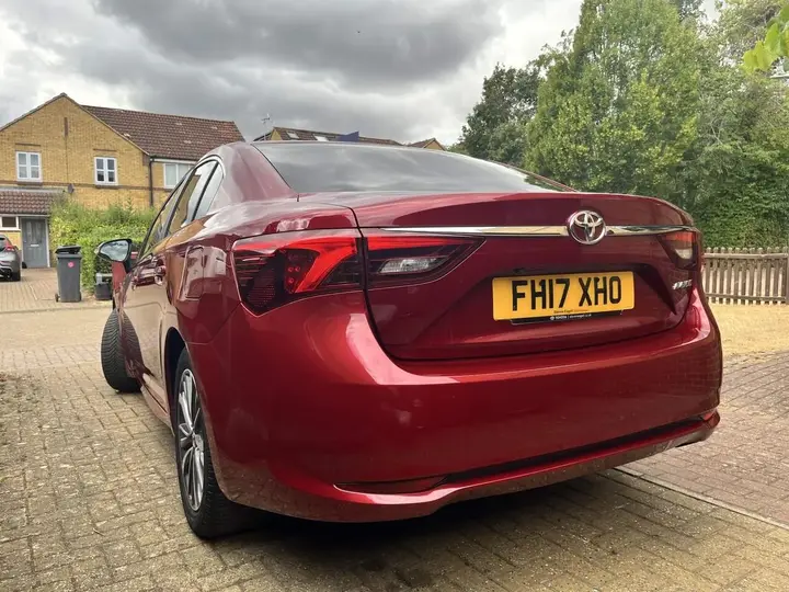 Toyota Avensis 2017 photo 3