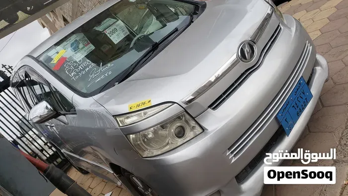 Toyota Voxy 2009 photo 2
