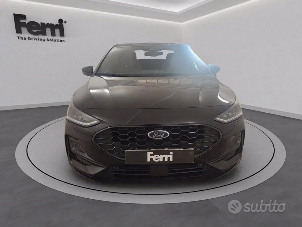 Ford Focus 2023 photo 2