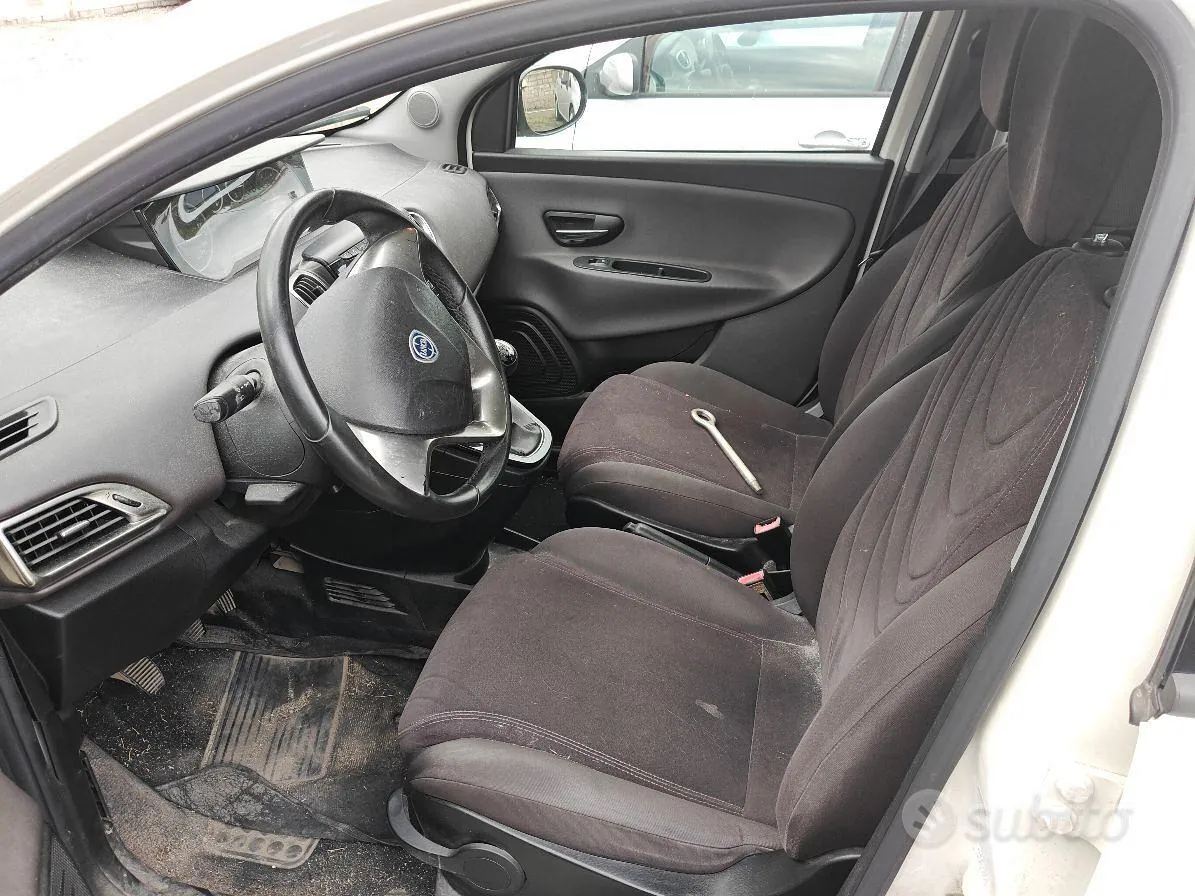 Lancia Ypsilon 2013 photo 3