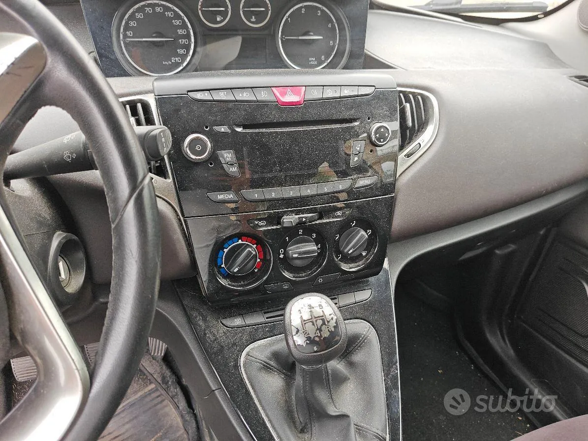 Lancia Ypsilon 2013 photo 5
