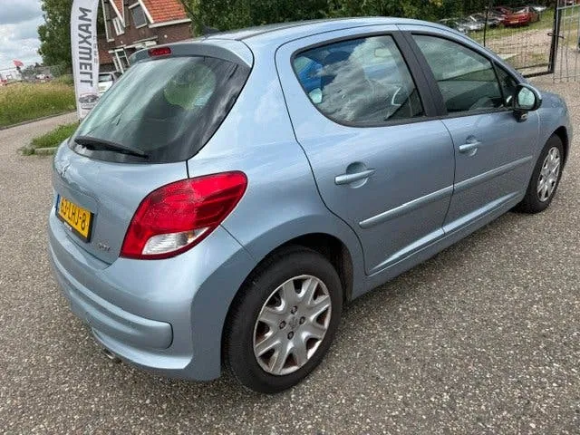 Peugeot 207 2010 photo 3